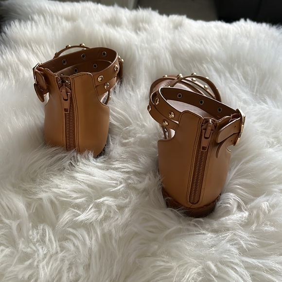 🆕 NWOT Maurice’s tan & gold gladiator sandals Womens size 7 - Picture 3 of 6